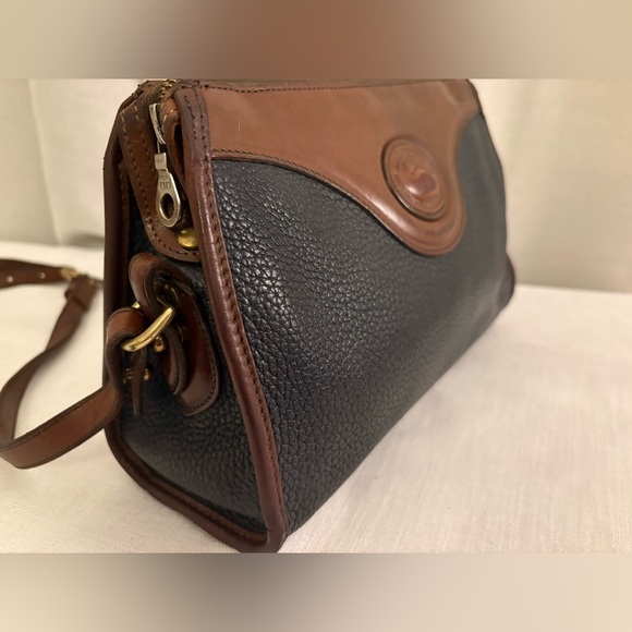 Vintage Dooney & Bourke AWL Crossbody Bag Navy British Tan Duck Logo Solid Brass - Picture 5 of 17